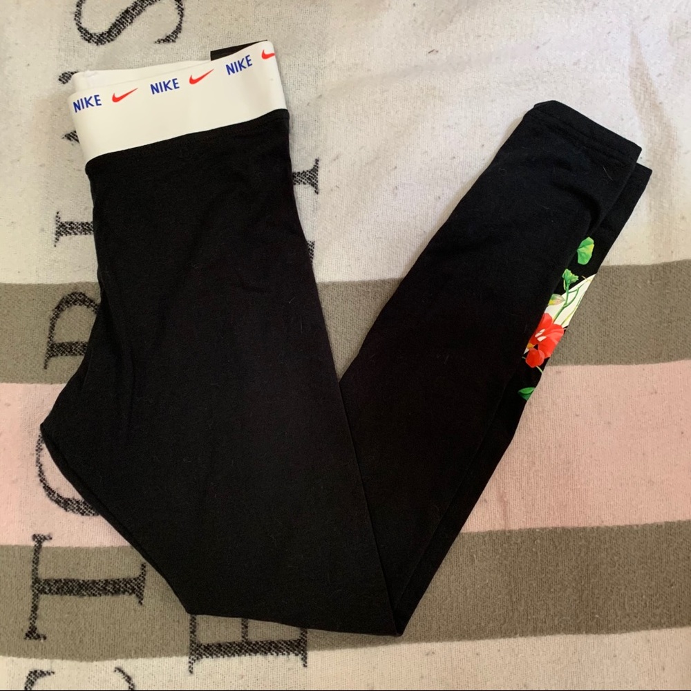 NIKE floral print leggings